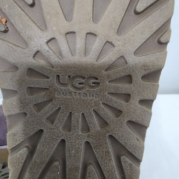 Ugg Bailey Button Lavender Sheepskin Boot Size 7 - Picture 2 of 14
